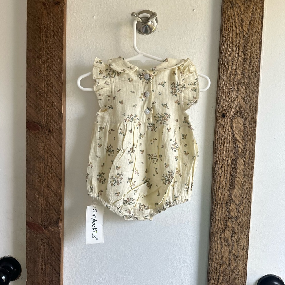 New Boutique Ruffle Floral Romper Smocked Boho Vintage Style - Picture 2 of 11